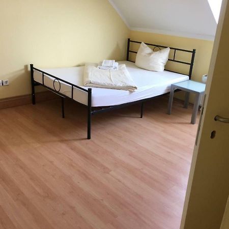 Doppelbettzimmer Mit Bad カイザースラウテルン エクステリア 写真