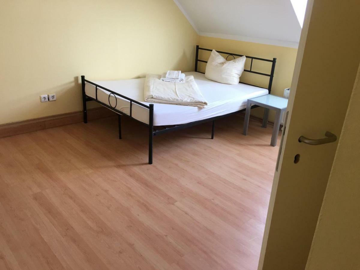 Doppelbettzimmer Mit Bad カイザースラウテルン エクステリア 写真