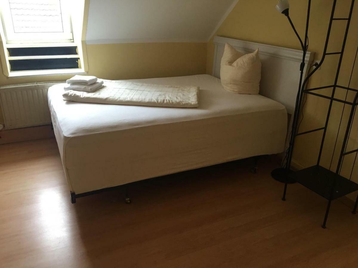 Doppelbettzimmer Mit Bad カイザースラウテルン エクステリア 写真